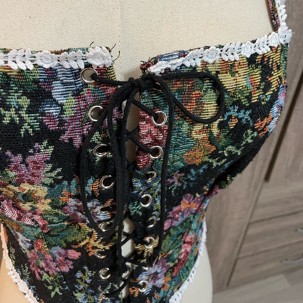 Floral tapestry lace-up corset vintage-style fairycore bustier tank top - Picture 2 of 10